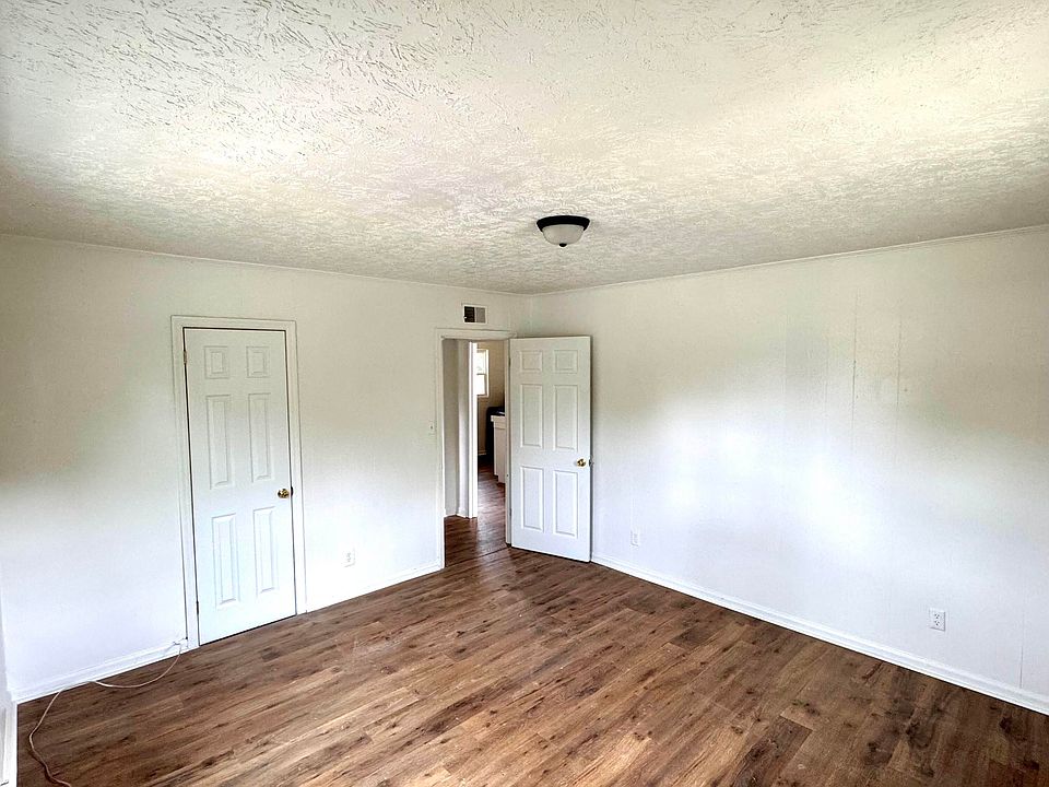 1st image of 532 Hampton Ave NW
