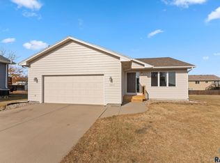 5511 S Wexford Ct, Sioux Falls, SD 57106