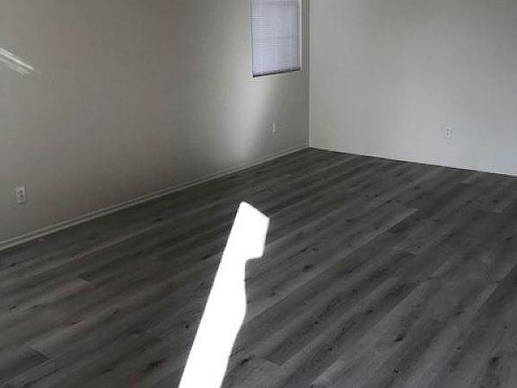 3rd image of 13366 Somerset St