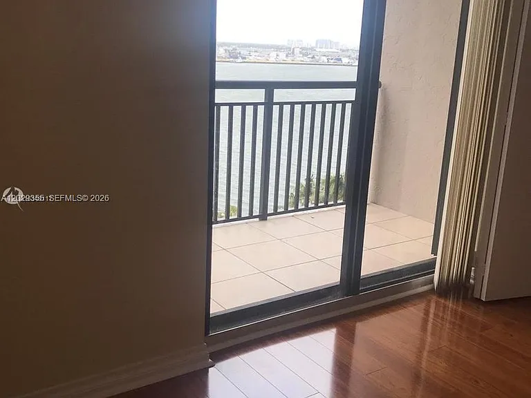 540 Brickell Key Dr #1122 — Photo 5