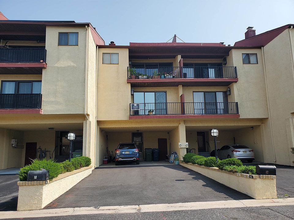 1st image of 10 Empire Dr