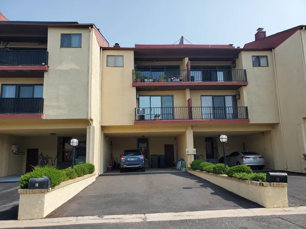 10 Empire Dr, Egg Harbor Township, NJ 08232