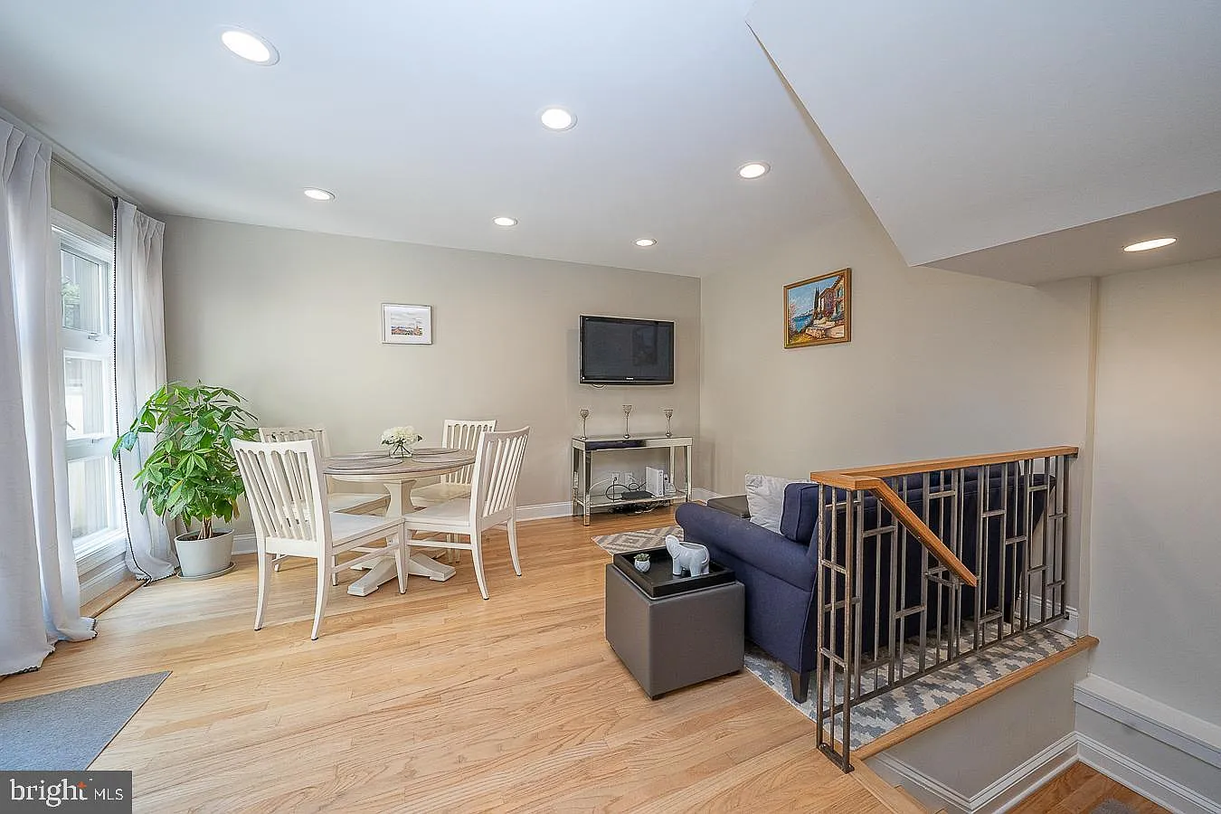 3 bed, 2.5 bath, 2136 sqft, $4,600 — Photo 2