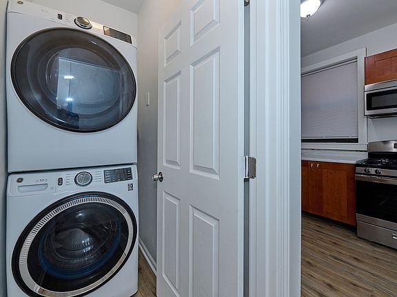 5th image of 5461 S Everett Ave