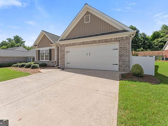 2nd image of 316 Lakeview Bend Cir