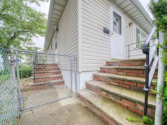 5th image of 314 Dickie Ave