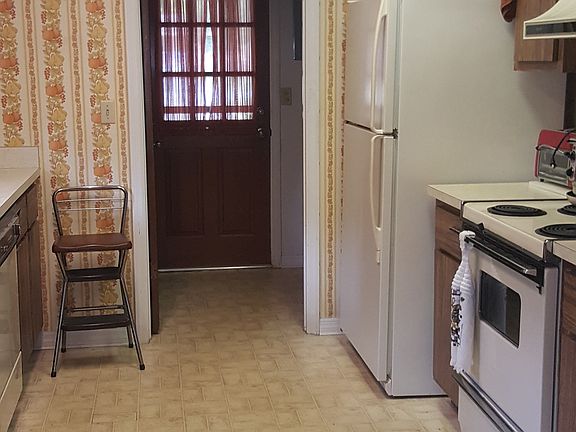 3rd image of 1017 NE 40th Ave