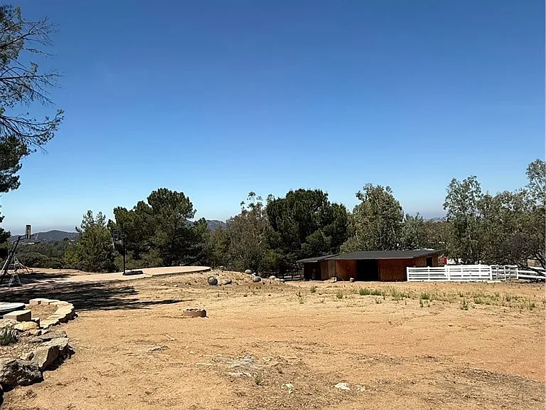 27258 Kiavo Dr — Photo 46