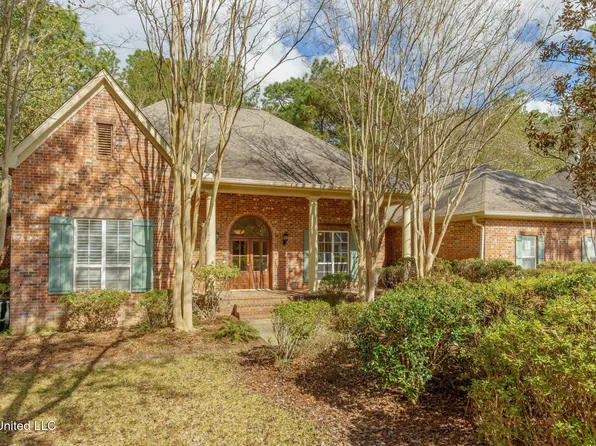 54 Saint Annes Dr, Hattiesburg, MS 39401