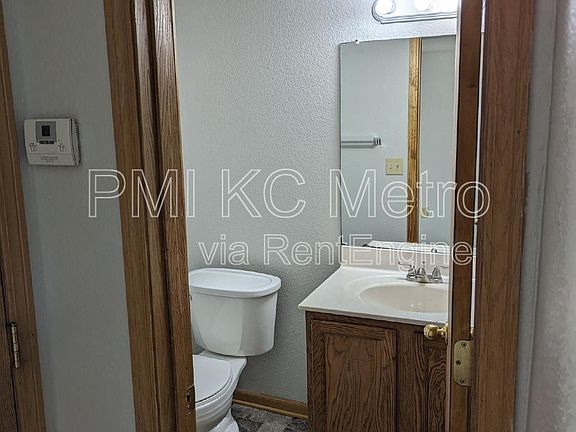 2nd image of 530 NE Churchill St