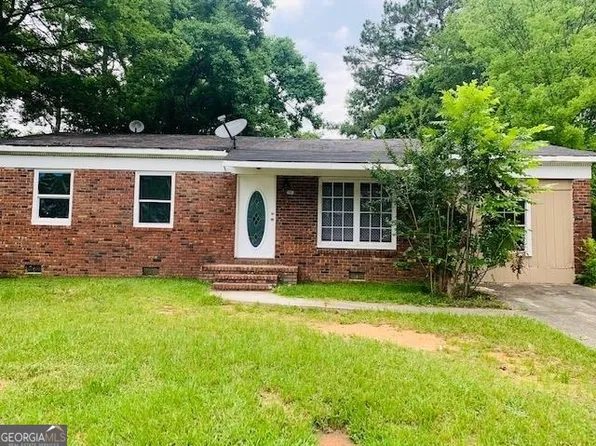 2867 Village Green Dr, Macon, GA 31206