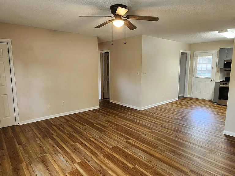 2110 Twin Ave #B — Photo 4
