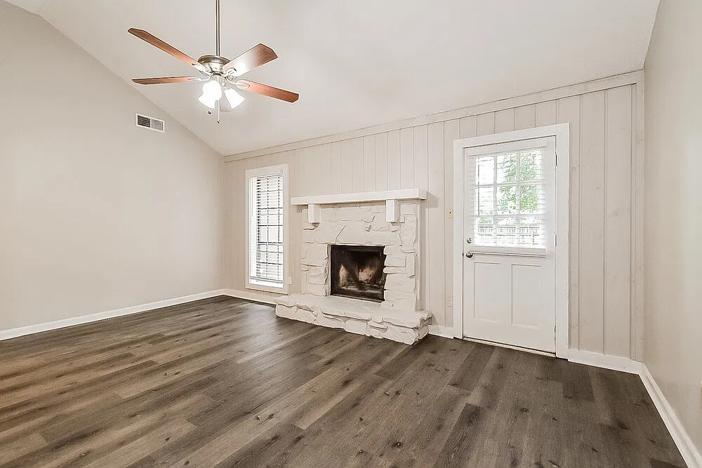 3 bed, 2.0 bath, 1432 sqft, $1,575 — Photo 3