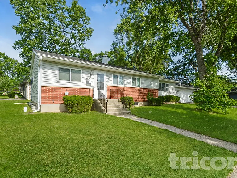 815 Sandra Ln — Photo 1