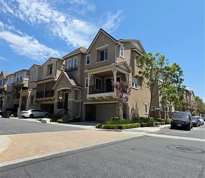 1150 Livingston Ln — Photo 1