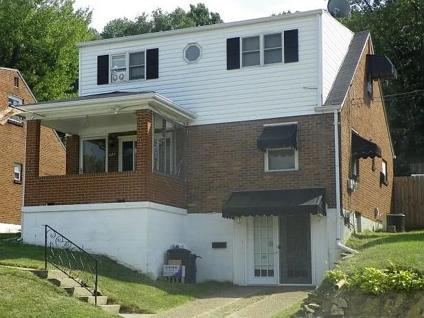 425 Cedar St photo 1