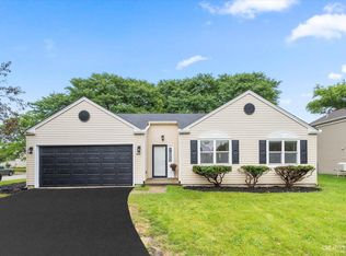 900 Fieldside Ln, Aurora, IL 60504