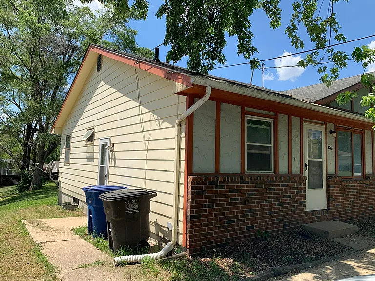 3216 SE 5th St — Photo 2