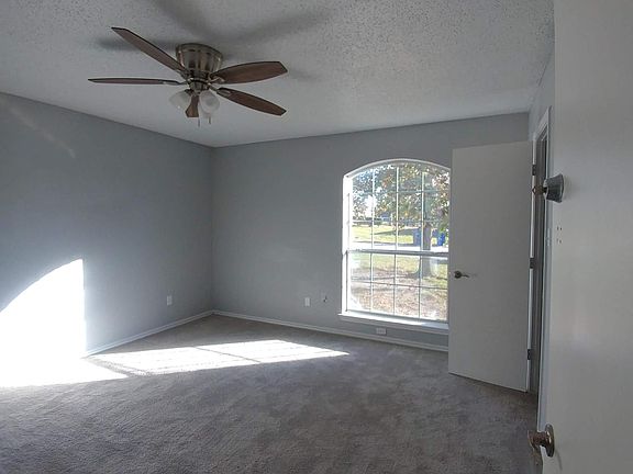 4th image of 114 Prairie Creek Cir