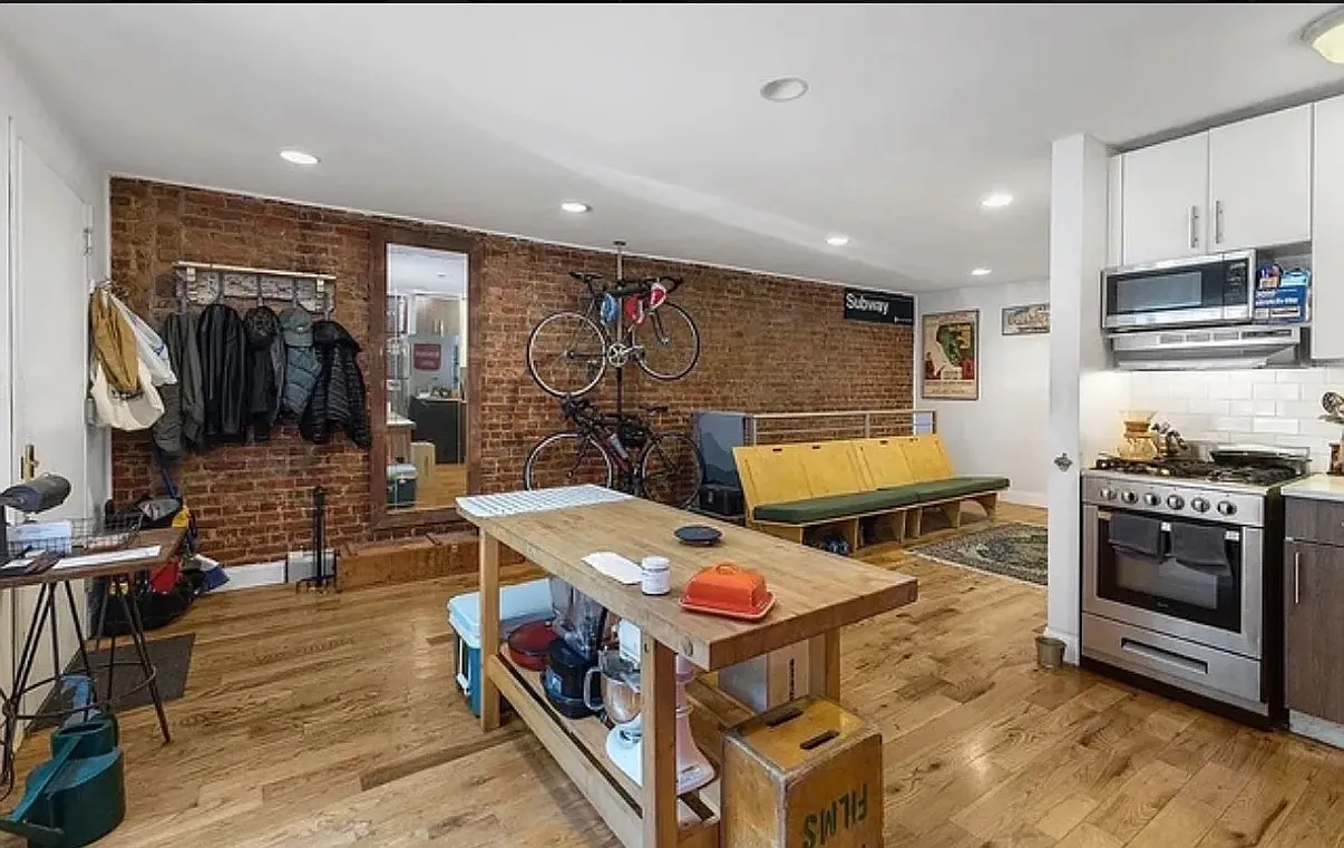 887 Lafayette Avenue — Photo 2