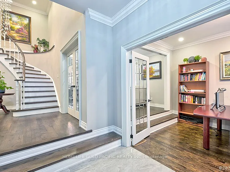48 Havagal Cres — Photo 4