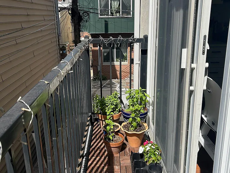 522 Carpenter St — Photo 6