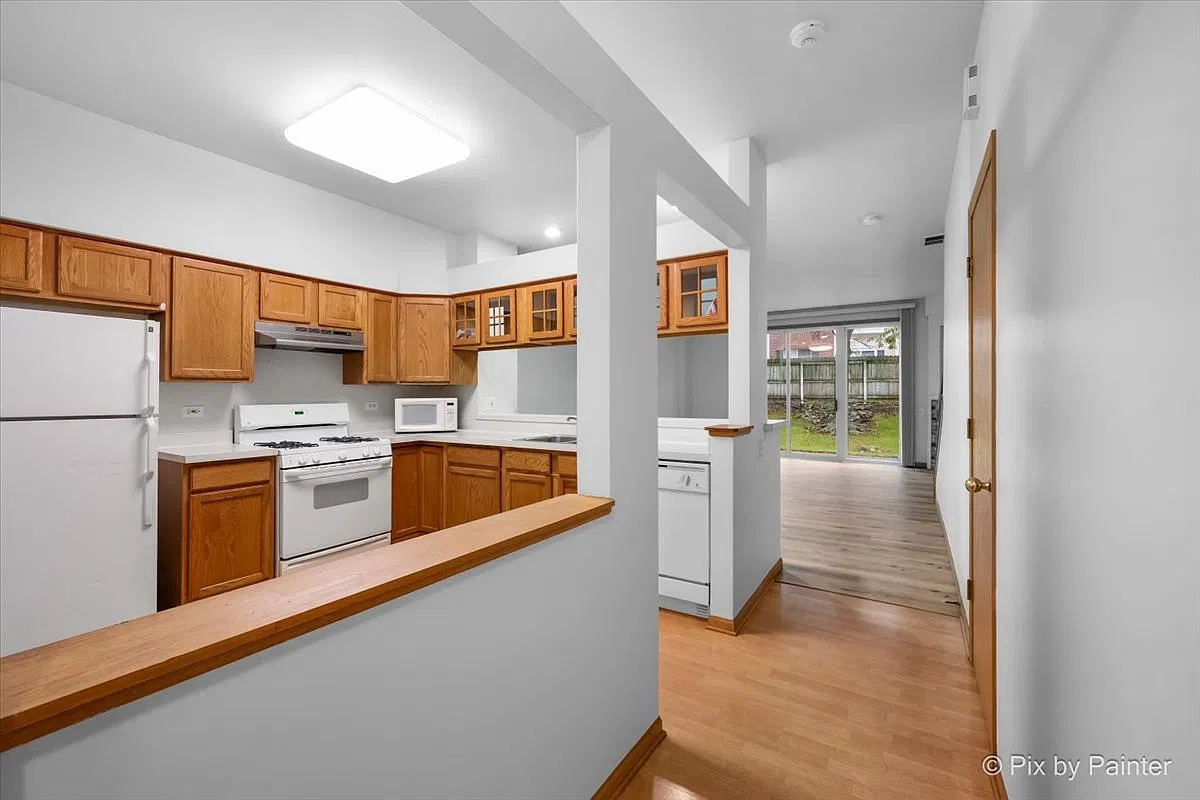 2 bed, 2.5 bath, 1324 sqft, $2,295 — Photo 3