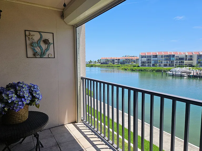 7600 Sun Island Dr S #204 — Photo 30