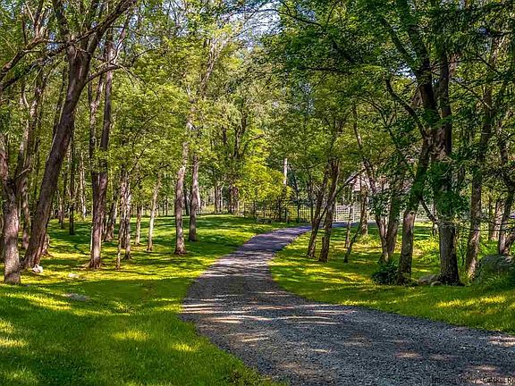 3rd image of 15 River Park Dr
