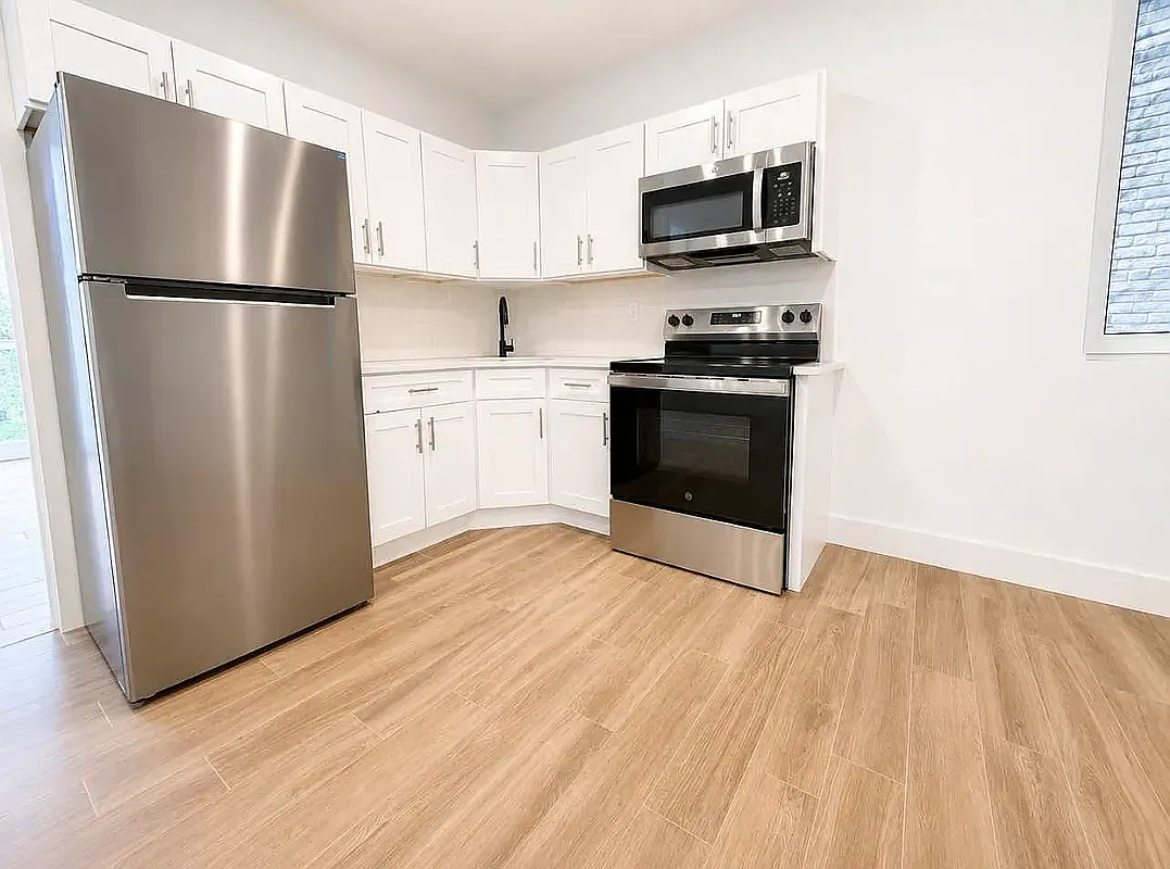 452 East 26th Street — Photo 1