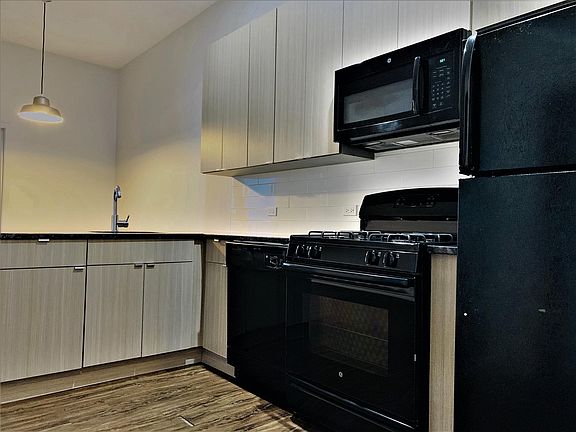 2nd image of 2500 N Clybourn Ave APT 401