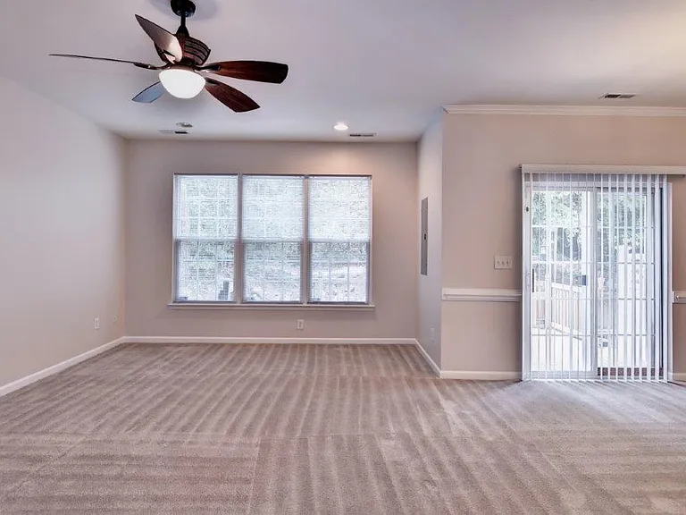 4559 Beacon Hill Dr — Photo 10