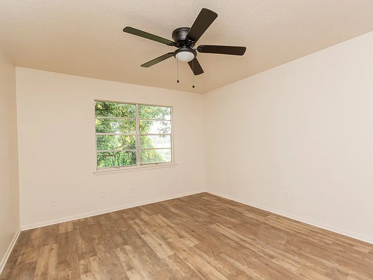 Kate's View Apartments | Updated North Chattanooga Apartments with Scenic Views — Photo 9