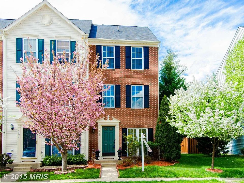 BRICK FRONT, END UNIT TOWNHOME