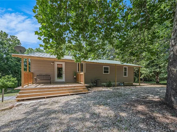 10618 Kaw Dr, Edwardsville, KS 66111