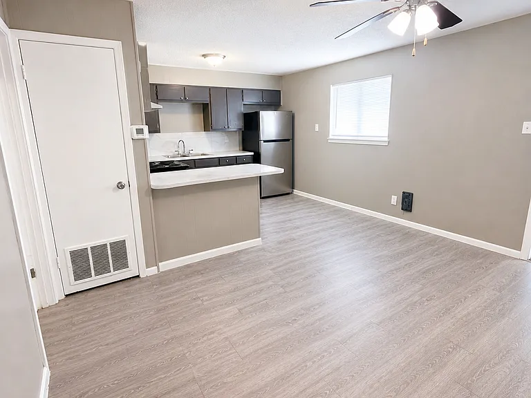 Highlander Apartments — Photo 21