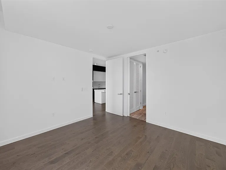 313 W 17th St #1803 — Photo 19