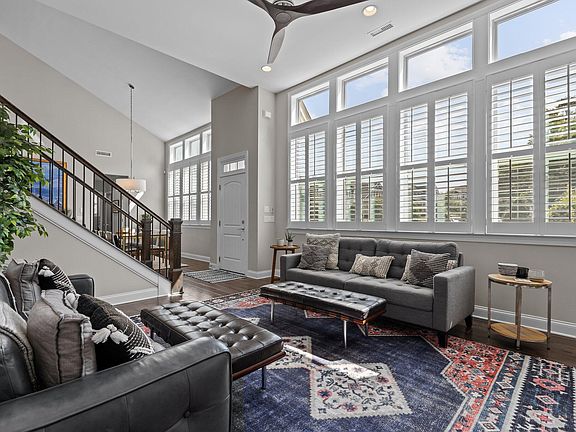 4th image of 260 Ellsworth Manor Dr