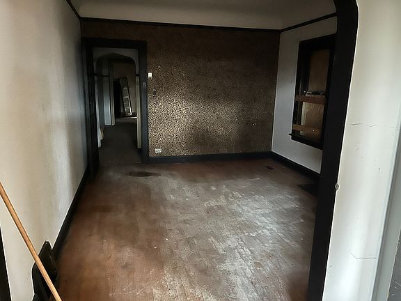 3rd image of 10105 S Lafayette Ave