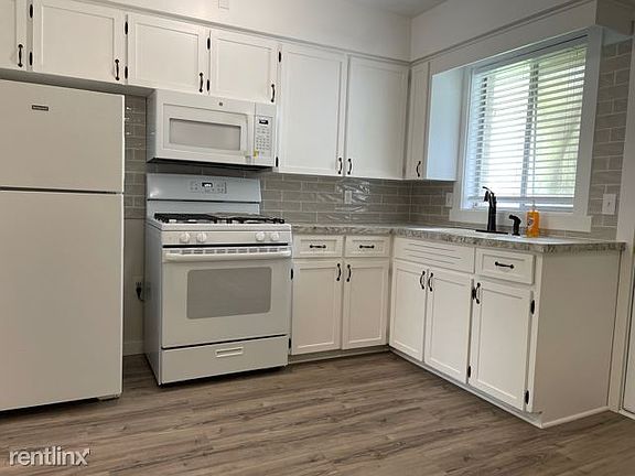 Unit A kitchen1