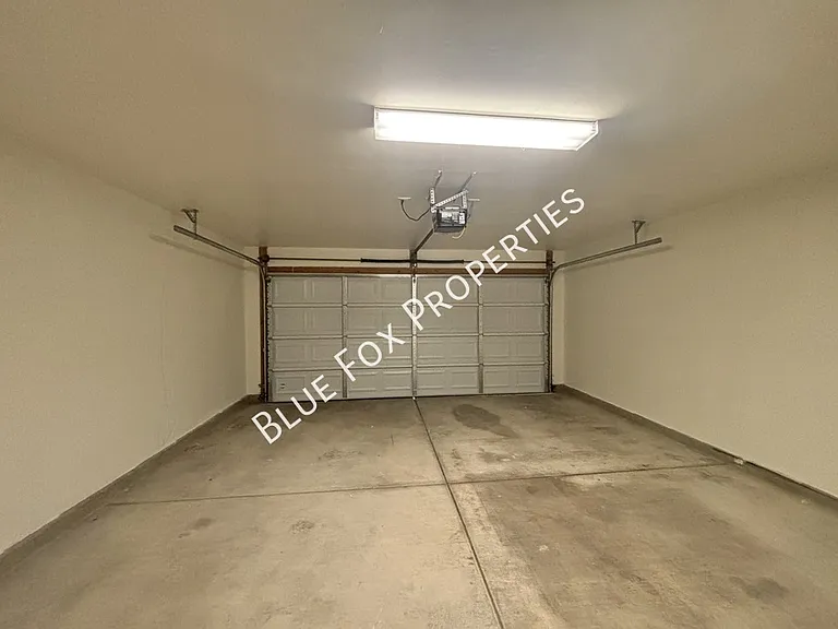 5369 S Waterloo Ln — Photo 3