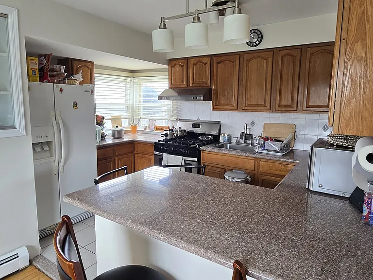 35 Universal Ave — Photo 10