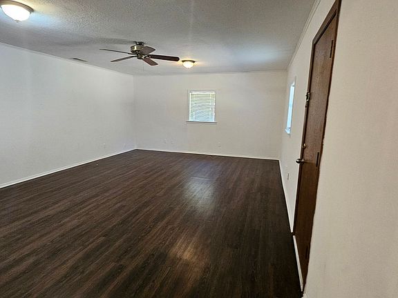 5th image of 321 Patricia Ln