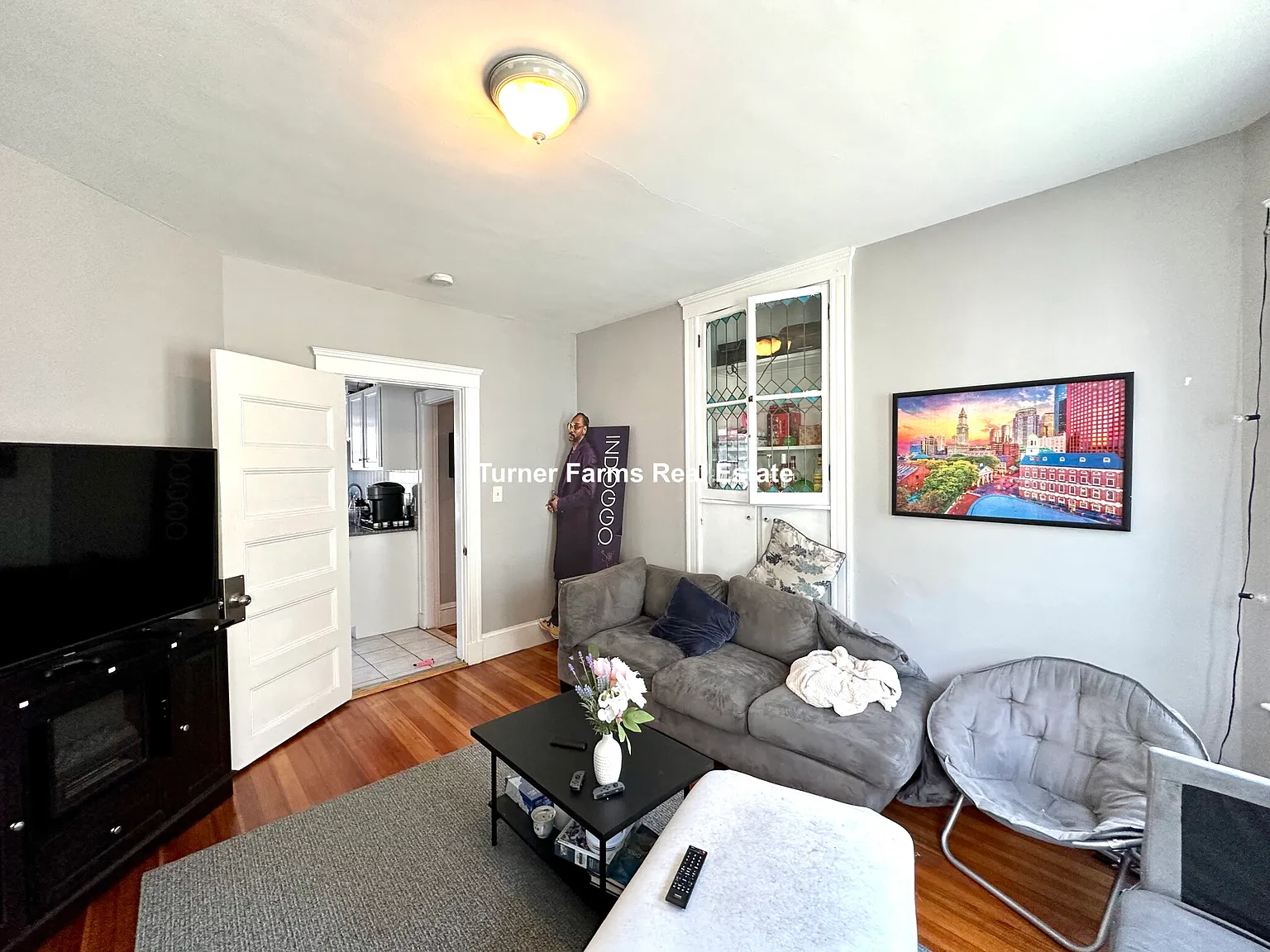 4 bed, 9999 sqft, $3,800 — Photo 4