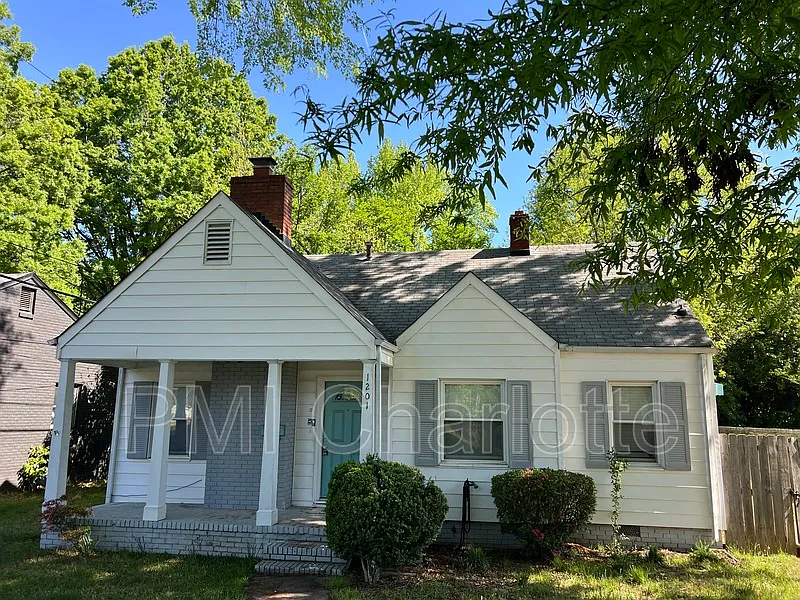 2 bed, 1.0 bath, 825 sqft, $1,650 — Photo 1