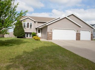3419 Westmoor Dr, Moorhead, MN 56560