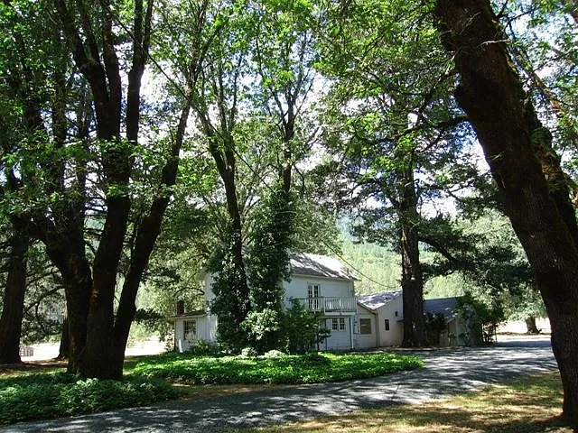 6135 W Evans Creek Rd photo 1
