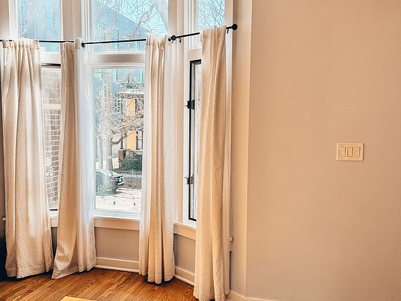 3rd image of 1746 W Cornelia Ave #2