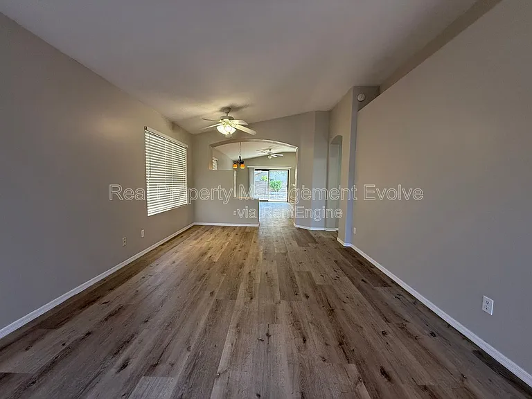 1516 E Bowker St — Photo 3