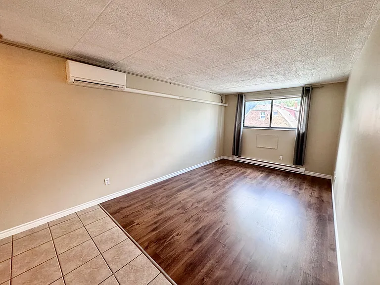 360 Tecumseh Rd W #203 — Photo 3